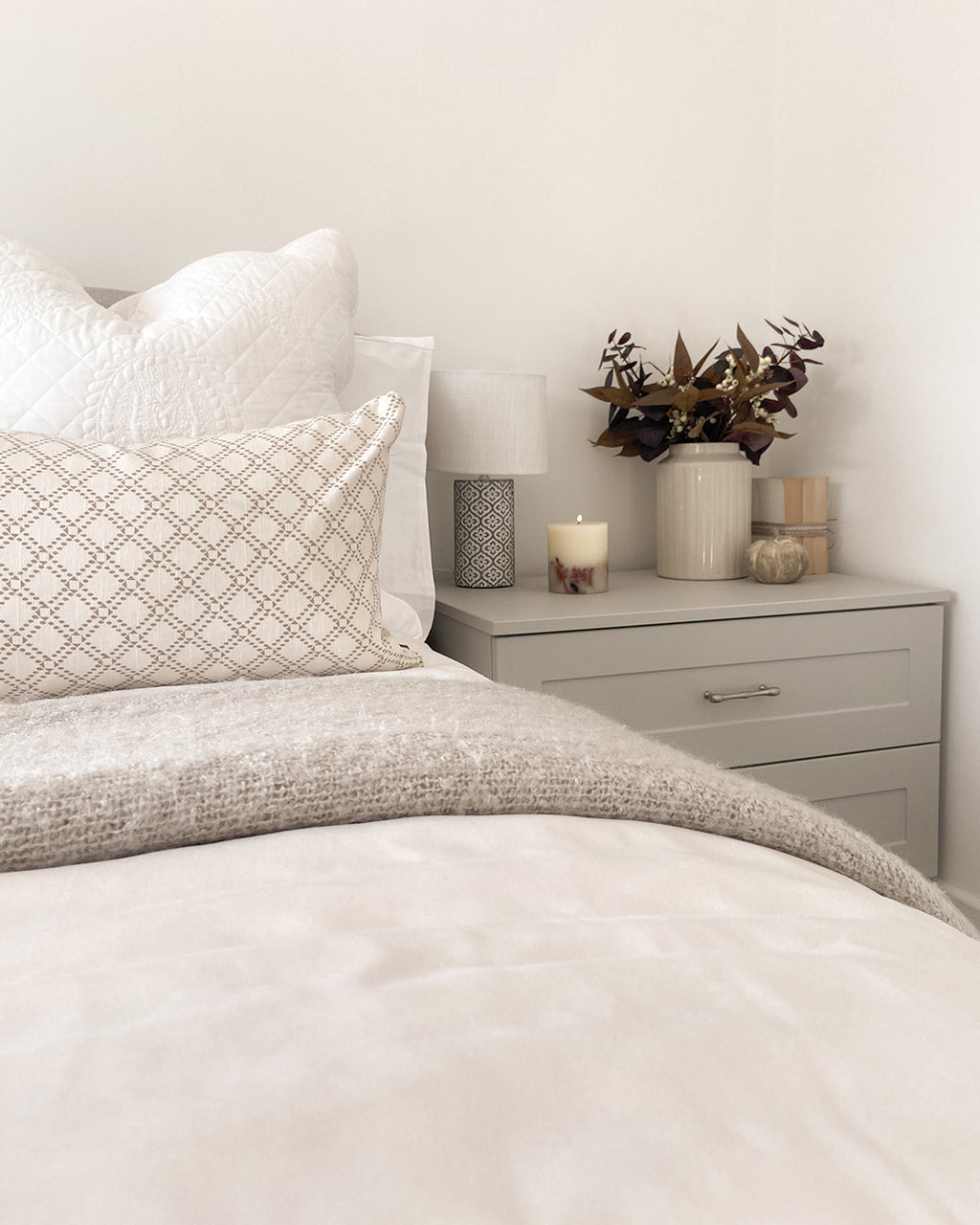 Layering White Bedding in Winter - Cali Girl In A Southern World